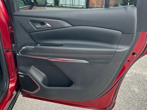 Certified 2024 Chevrolet Traverse RS image 50