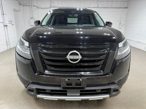 Used 2024 Nissan Pathfinder SL w/ SL Premium Package image 2