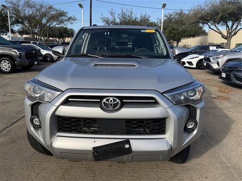 Used 2024 Toyota 4Runner TRD Off-Road image 2