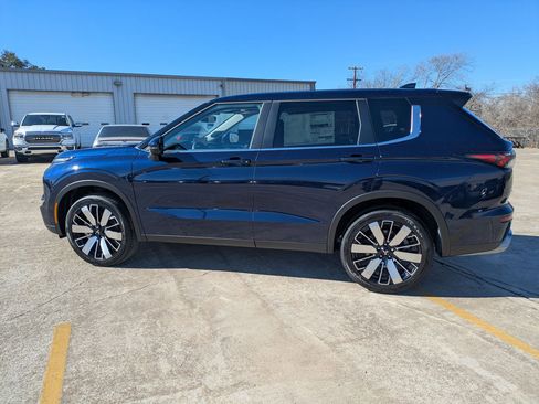 New 2026 Mitsubishi Outlander SE FWD image 2