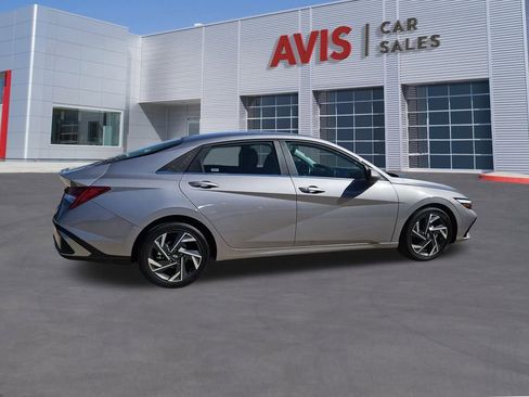 Used 2025 Hyundai Elantra SEL image 7