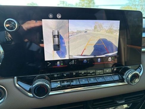 Used 2024 GMC Canyon Denali image 18