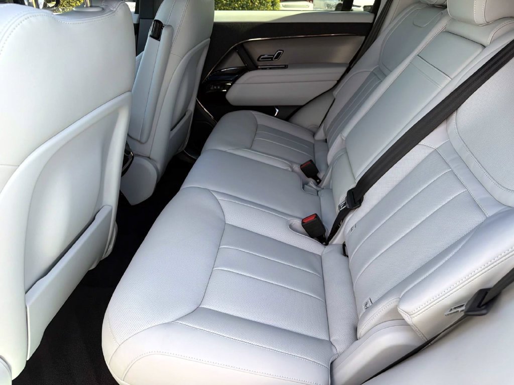 New 2027 Land Rover Range Rover Sport SE AWD/4WD image 12