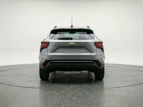 Used 2025 Chevrolet Trax LT image 7