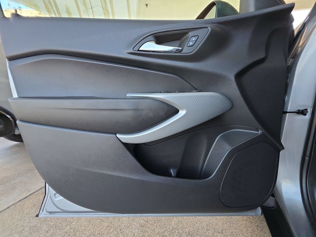 Used 2025 Chevrolet Trax LS FWD image 22