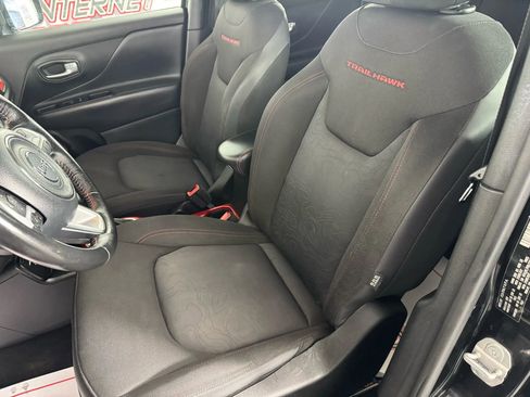 Used 2018 Jeep Renegade Trailhawk w/ Cold Weather Group II image 32