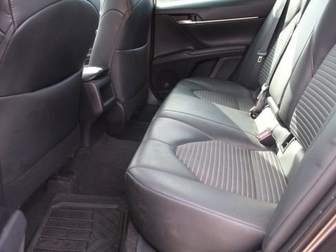 Used 2019 Toyota Camry SE image 5