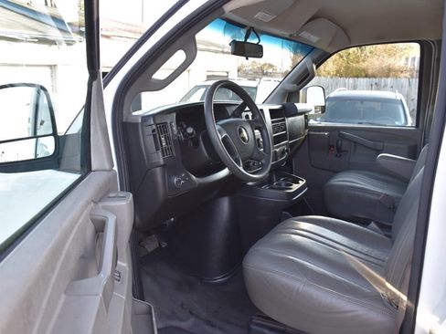 Used 2018 Chevrolet Express 2500 2500 3dr Extended Cargo Van image 10