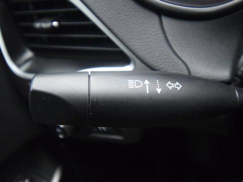Used 2019 Jeep Cherokee Latitude Plus w/ Cold Weather Group AWD/4WD image 37