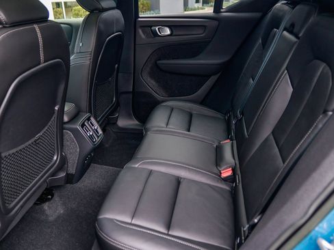 Used 2023 Volvo XC40 B5 Plus w/ Climate Package image 20