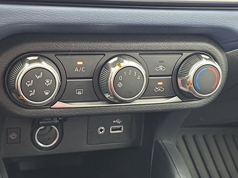 New 2025 Nissan Versa SV image 23