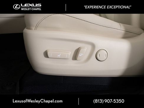 Used 2023 Lexus GX 460 Premium w/ Accessory Package AWD/4WD image 21