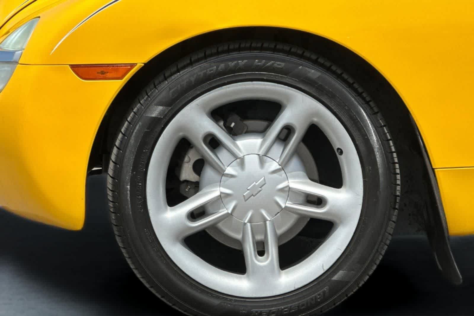 Used 2004 Chevrolet SSR w/ Preferred Equipment Group RWD image 26