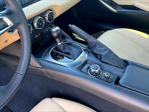 Used 2019 MAZDA MX-5 Miata RF Grand Touring RWD image 13