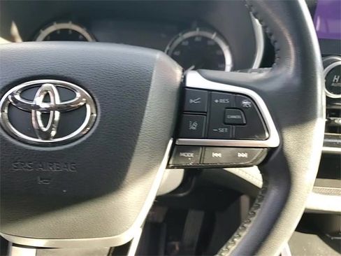 Certified 2023 Toyota Highlander XLE image 15