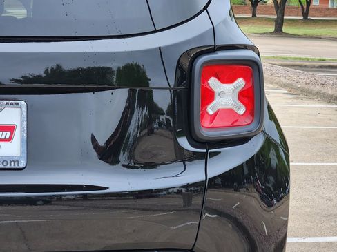 Used 2023 Jeep Renegade Latitude w/ Sun/Sound Group image 16