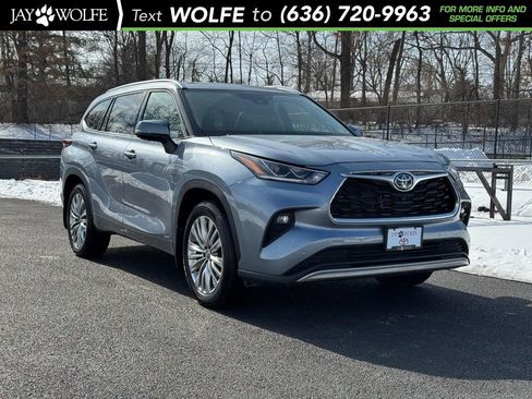 Used 2024 Toyota Highlander Platinum image 1