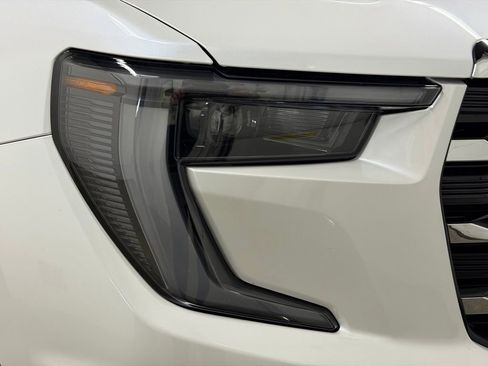 Certified 2025 GMC Acadia Elevation w/ Elevation Premium Package FWD image 12