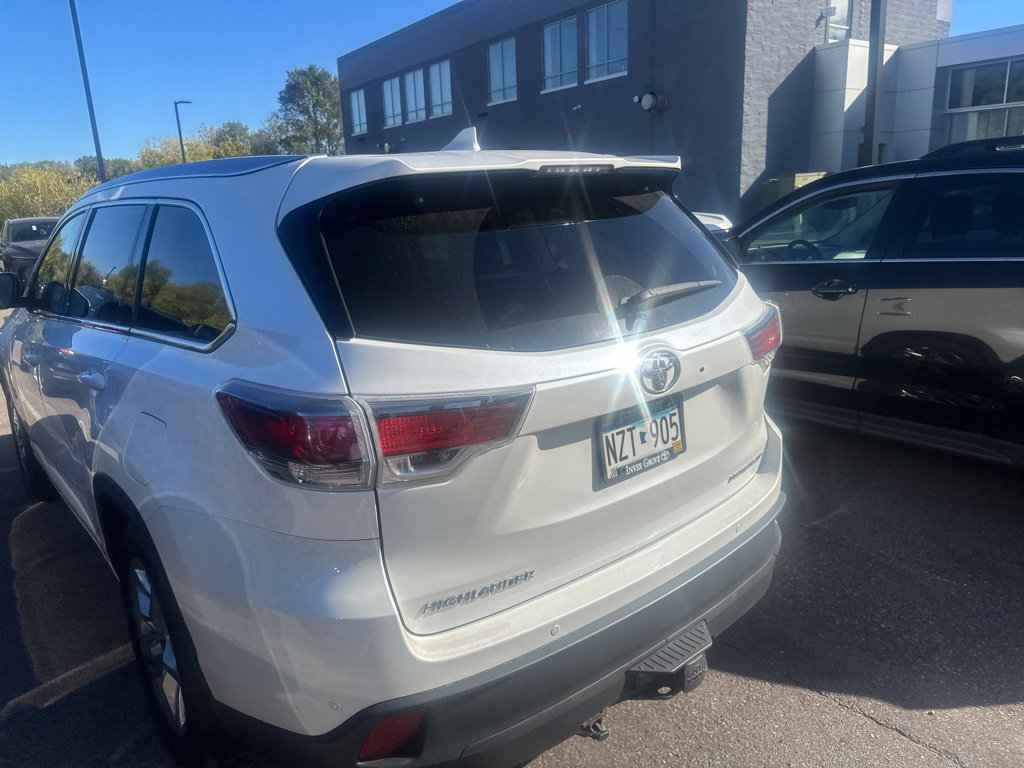 Used 2016 Toyota Highlander Limited w/ Driver Technology Package AWD/4WD image 10