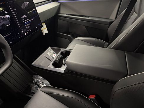 Used 2025 Tesla Cybertruck AWD Crew Cab image 44