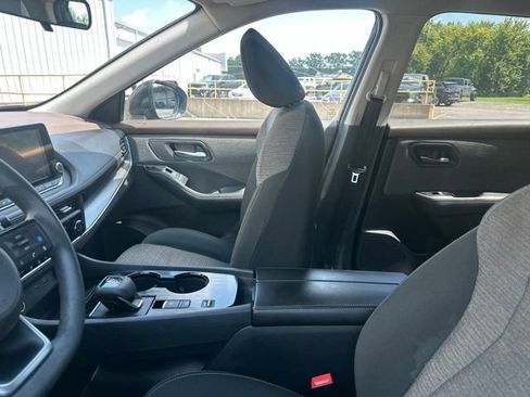 Used 2023 Nissan Rogue SV FWD image 6