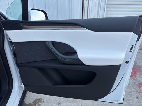Used 2022 Tesla Model X image 48