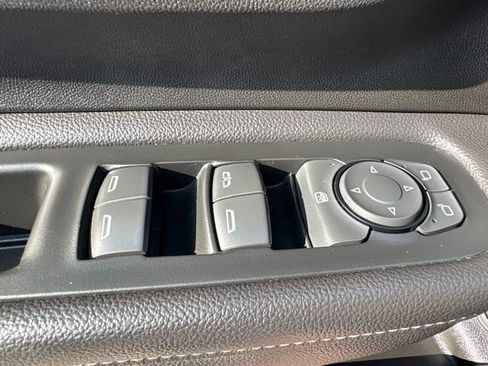 Used 2022 GMC Terrain SLT w/ Infotainment Package II AWD/4WD image 12