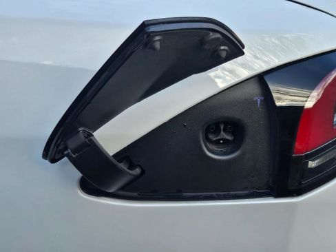 Used 2023 Tesla Model S Plaid image 29