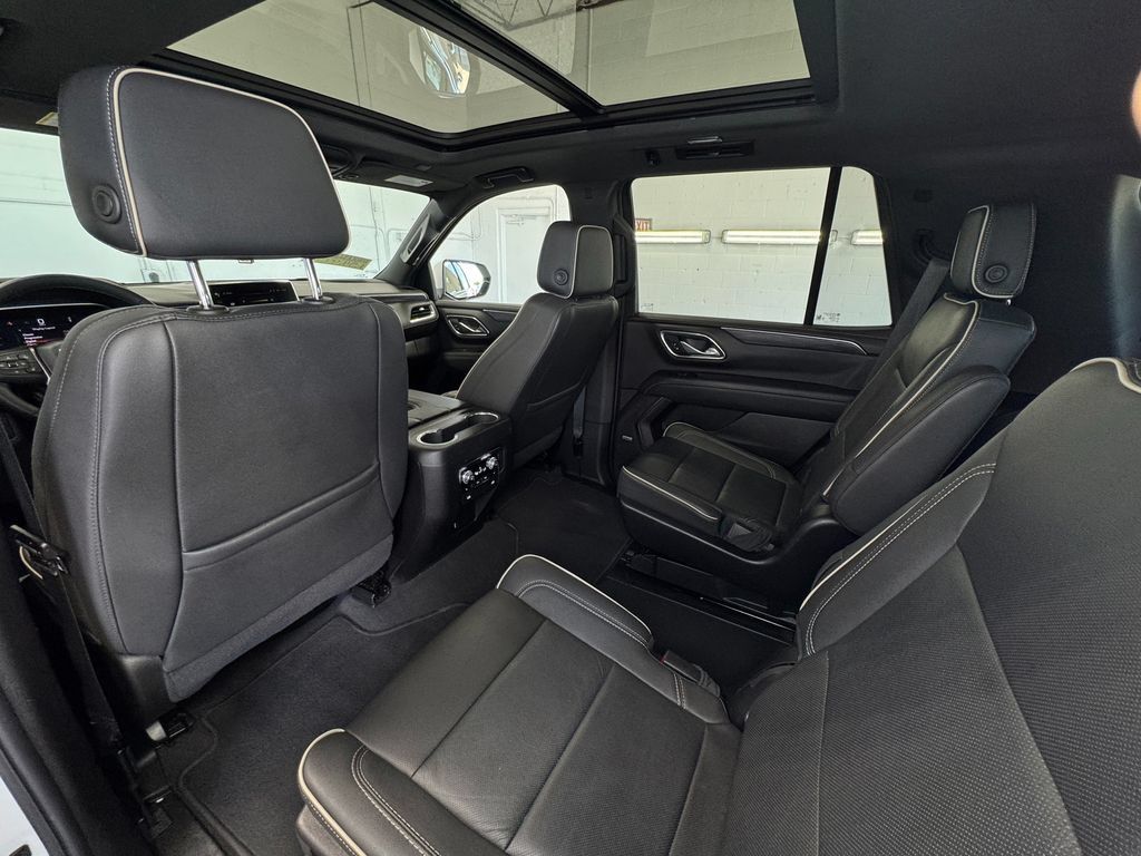 Used 2024 GMC Yukon SLT w/ SLT Luxury Package AWD/4WD image 21