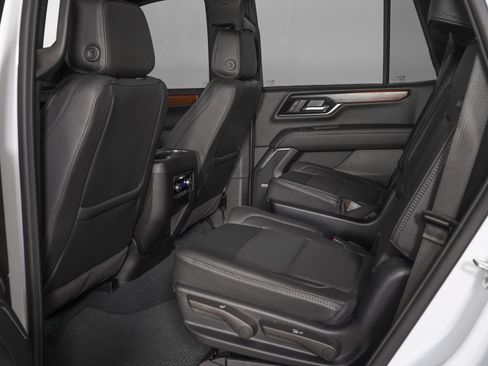Used 2026 GMC Yukon Denali w/ Sun & Power Step Package AWD/4WD image 15