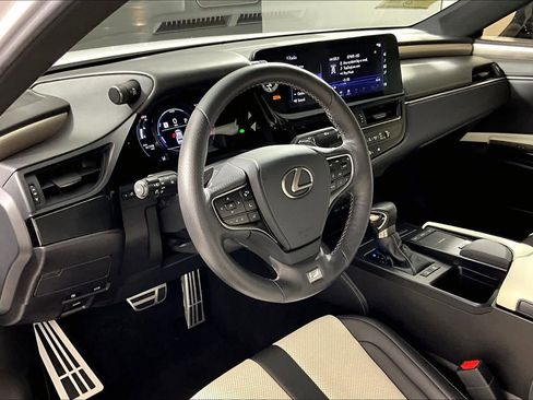 Used 2022 Lexus ES 300h F Sport image 16