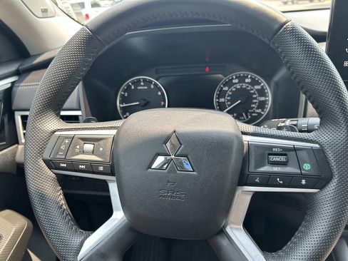 Used 2025 Mitsubishi Outlander SE FWD image 38