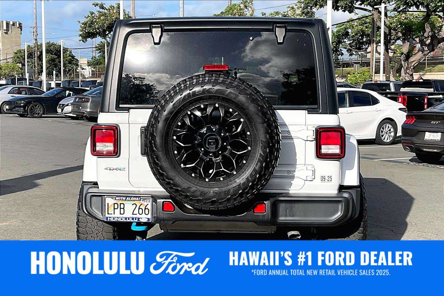 Used 2024 Jeep Wrangler Unlimited w/ Dual Top Group AWD/4WD image 5
