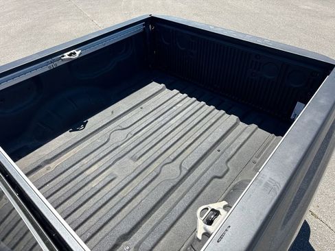 Used 2023 Nissan Titan SV w/ SV Convenience Package AWD/4WD image 10