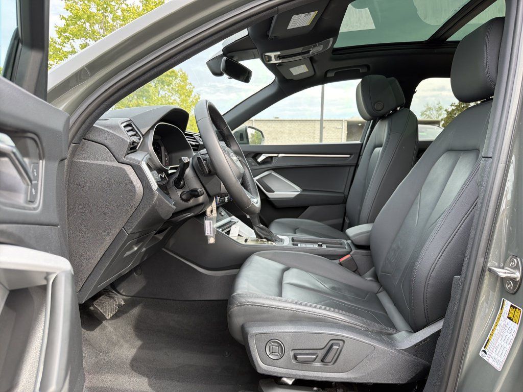 Used 2025 Audi Q3 2.0T Premium AWD/4WD image 11