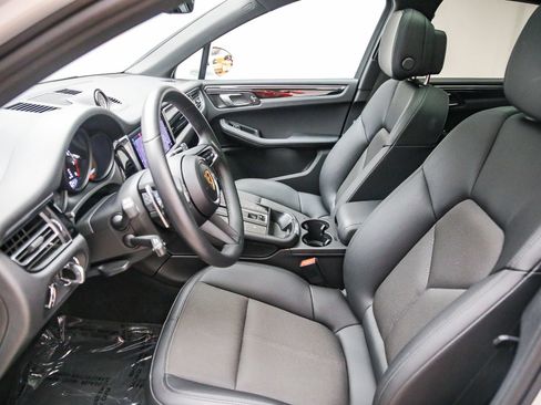 Certified 2025 Porsche Macan AWD/4WD image 23