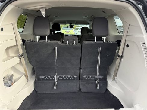 Used 2023 Chrysler Voyager LX image 8