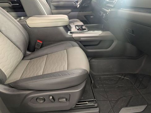 Certified 2025 Chevrolet Silverado 2500 ZR2 w/ Technology Package image 33