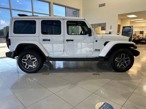 New 2025 Jeep Wrangler Unlimited Sahara AWD/4WD image 6