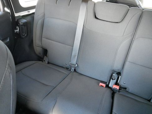 Used 2018 Jeep Wrangler Unlimited Sport S image 12