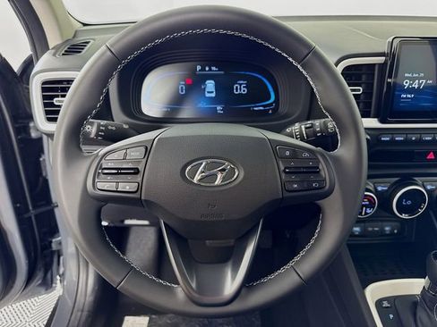 Used 2025 Hyundai Venue Limited FWD image 14