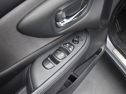 Used 2024 Nissan Murano SV w/ SV Midnight Edition Package image 9