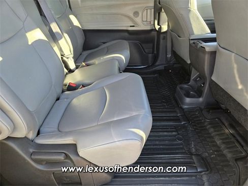 Used 2022 Toyota Sienna XLE image 16