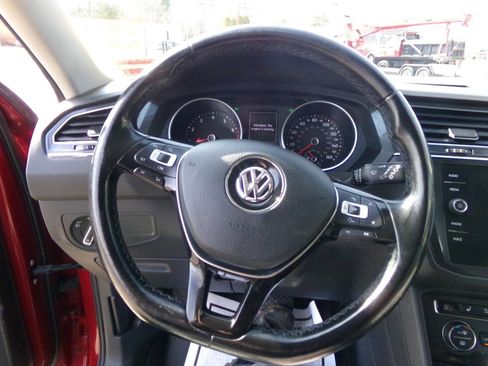 Used 2018 Volkswagen Tiguan SE image 13