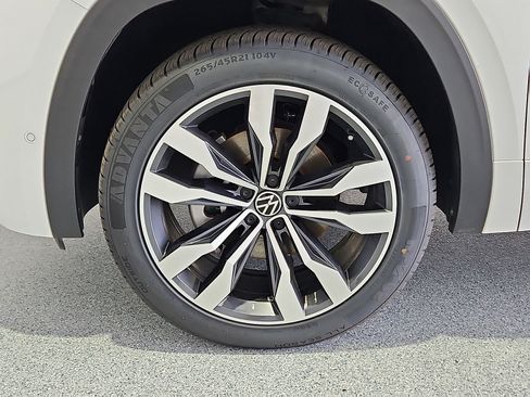 Certified 2023 Volkswagen Atlas SEL Premium AWD/4WD image 11