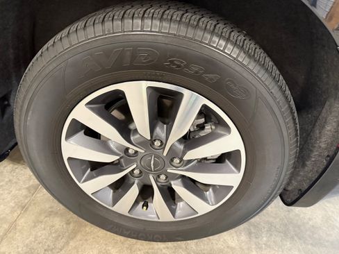 Used 2022 Chrysler Pacifica Touring-L image 25