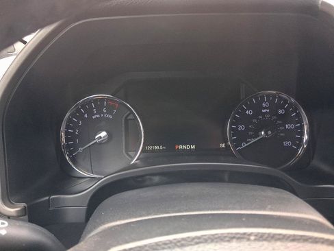 Used 2018 Ford Expedition XLT w/ Equipment Group 202A AWD/4WD image 16