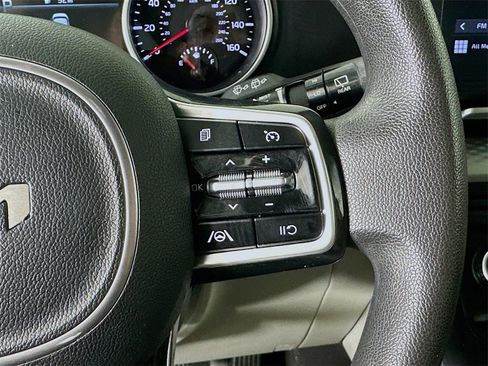Certified 2022 Kia Carnival LX image 11
