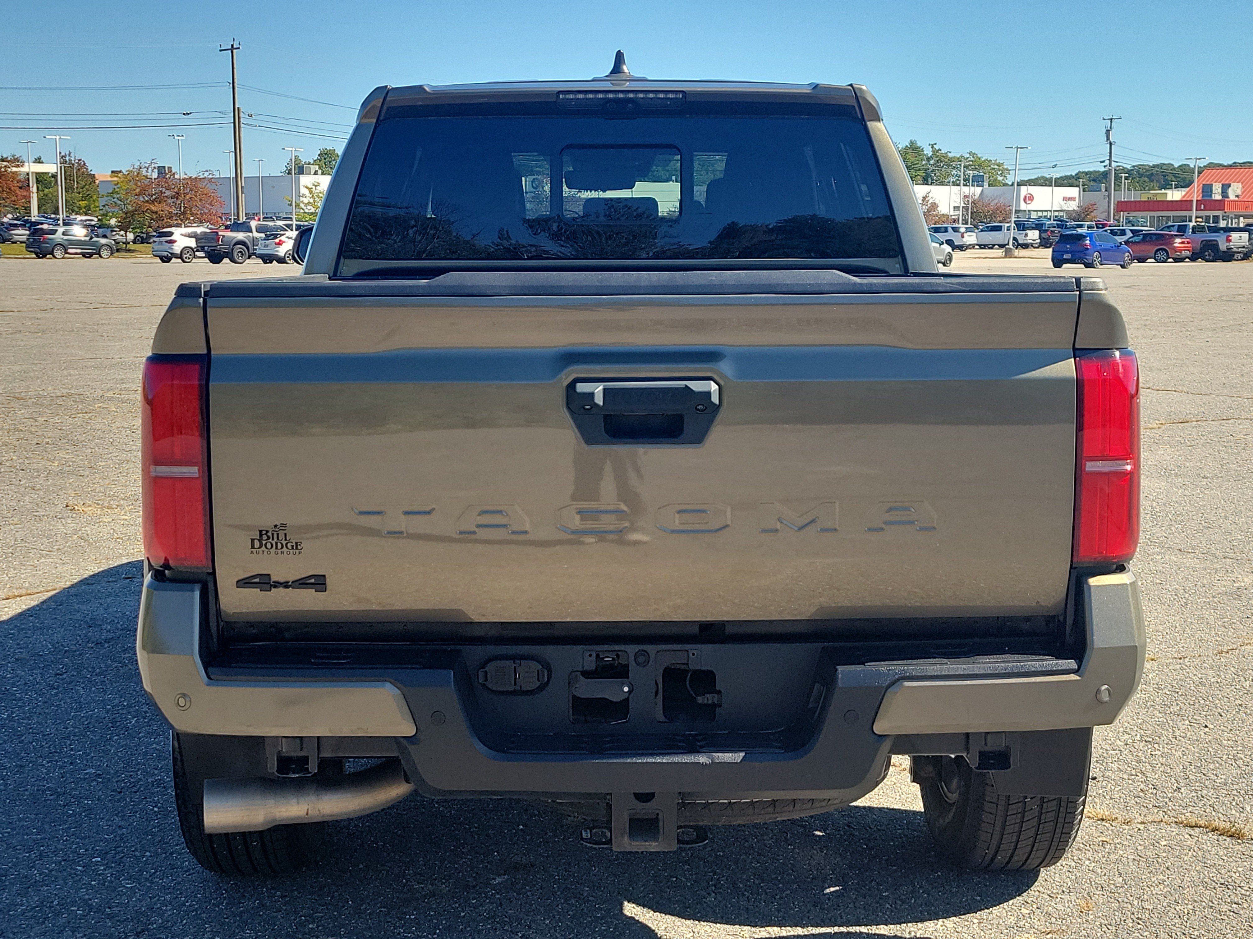Used 2024 Toyota Tacoma TRD Sport w/ TRD Sport Premium Package AWD/4WD image 6