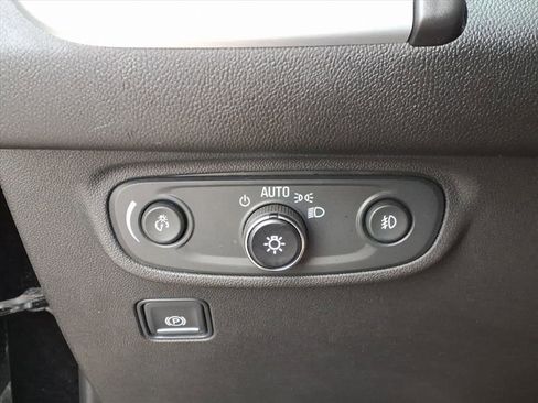 Used 2022 GMC Terrain SLT image 11